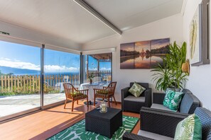 Flat-screen TV - Sunset Village (Santana)