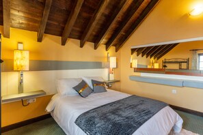 2 slaapkamers, een strijkplank/strijkijzer, reisbedje, gratis wifi