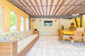 BBQ/picnic area - GB35 Ótima Casa 5 Quartos a 50m da Praia (Camaçari)