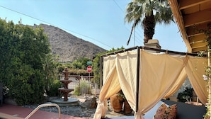 Pool - 🌸Room 2️⃣ in a former boutique hotel, two blocks from Downtown Palm Springs 🌞 (Palm Springs)