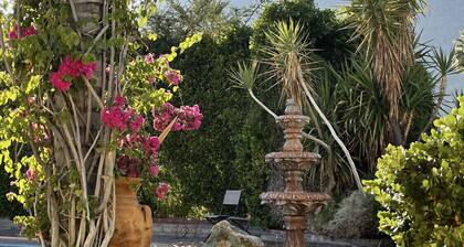 🌸Room 2️⃣ in a former boutique hotel, two blocks from Downtown Palm Springs 🌞