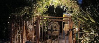 🌸Room 2️⃣ in a former boutique hotel, two blocks from Downtown Palm Springs 🌞