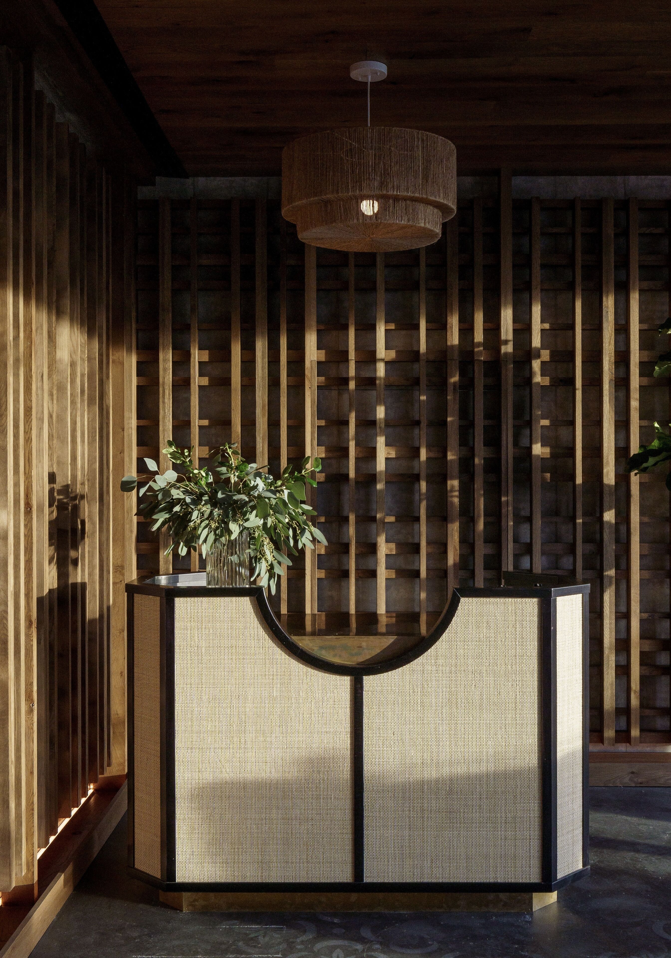 2 restaurants, breakfast, lunch, dinner served; american cuisine