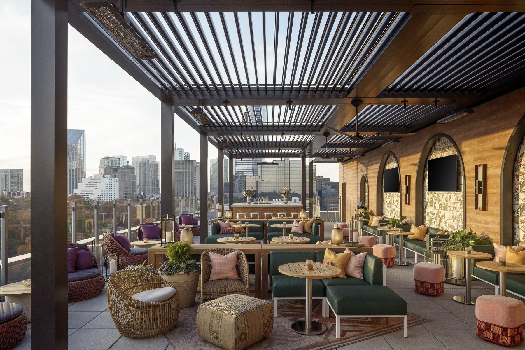 2 restaurants; breakfast, lunch, dinner, and brunch served