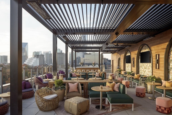 2 restaurants, breakfast, lunch, dinner served; American cuisine - Hyatt Centric Buckhead Atlanta (Atlanta)