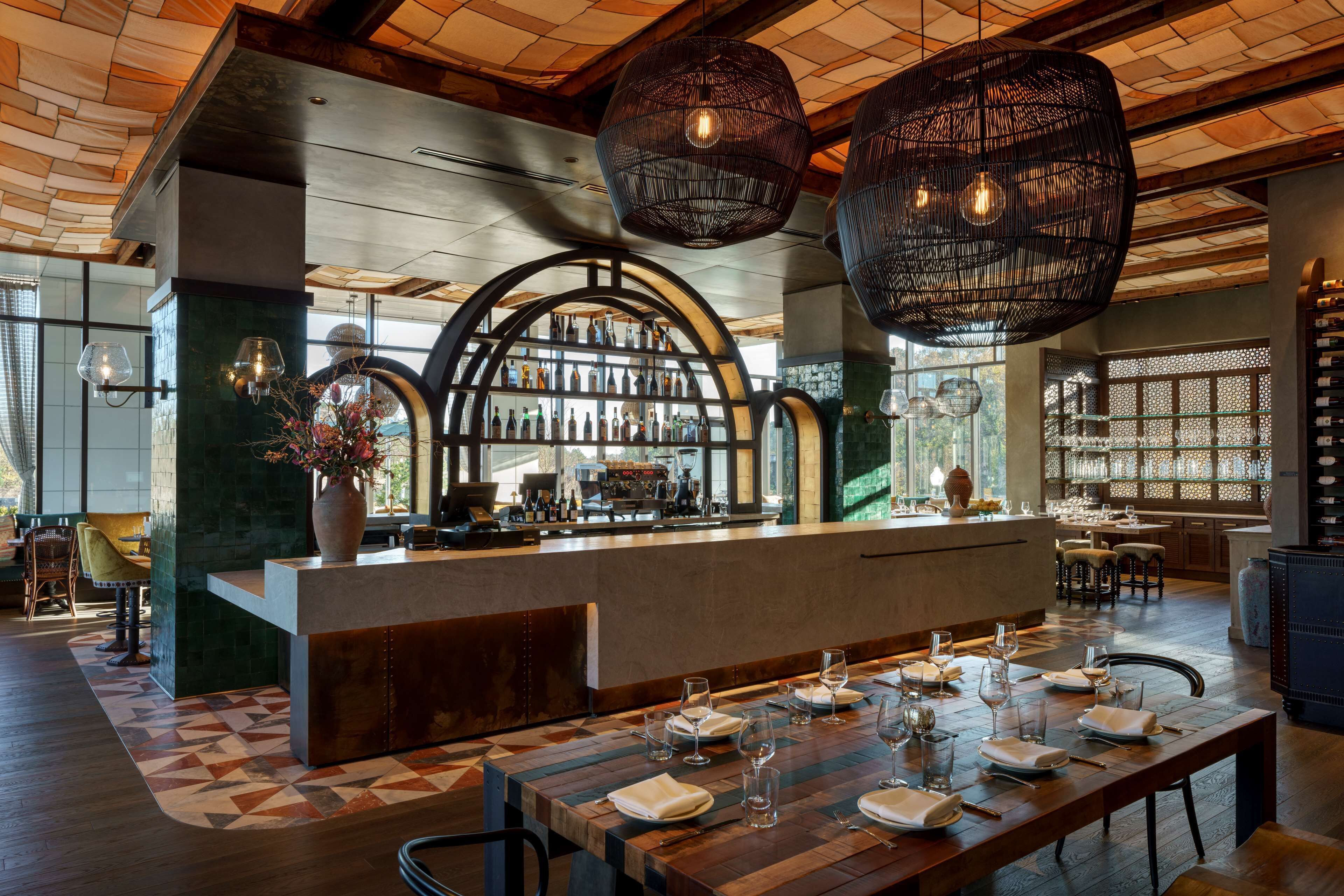 2 restaurants, breakfast, lunch, dinner served; american cuisine