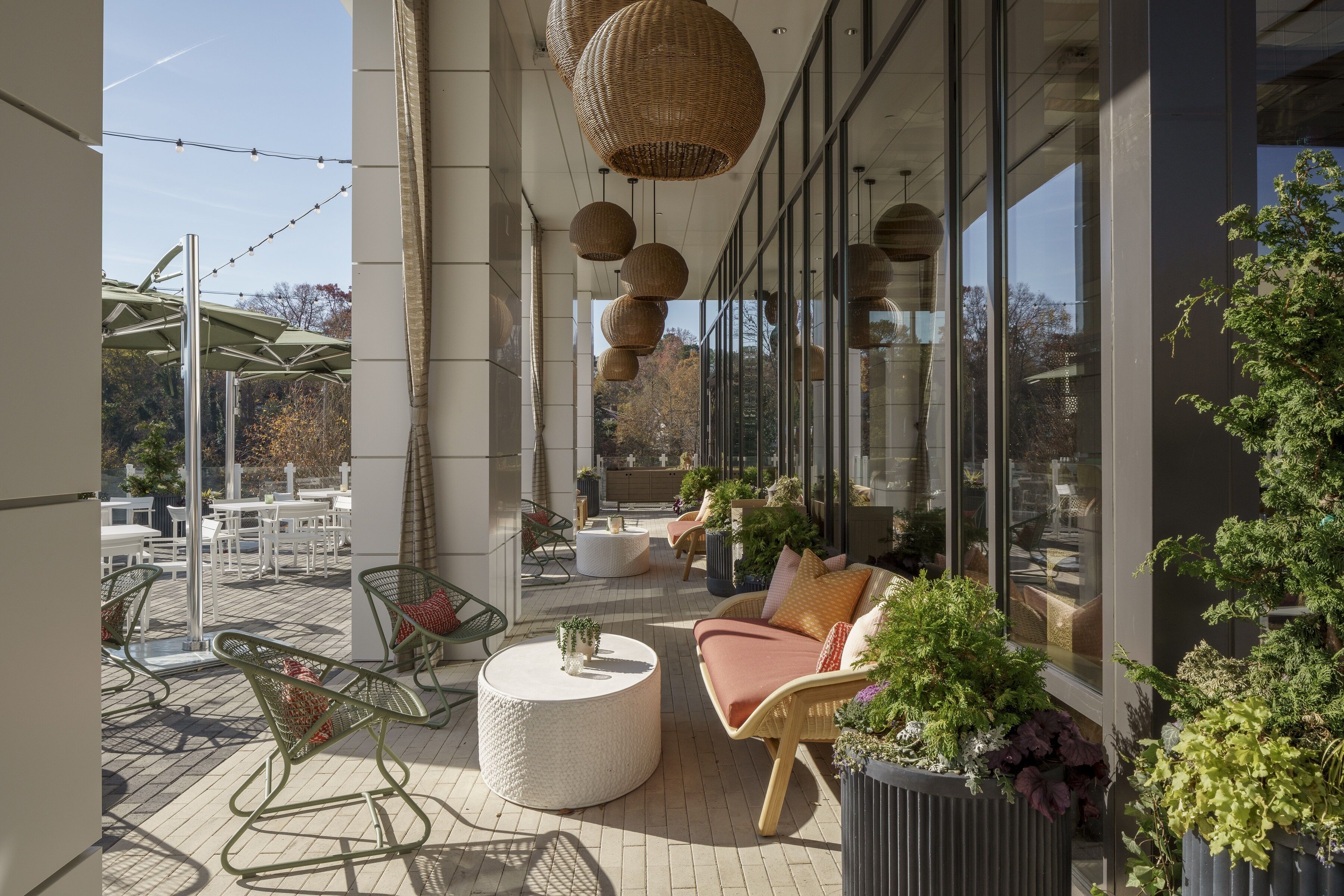 2 restaurants, breakfast, lunch, dinner served; american cuisine