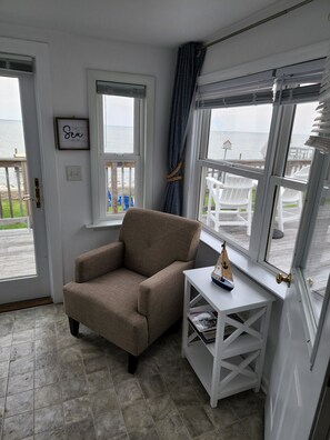 Smart TV, table tennis - Relax & Renew in a WATERFRONT Cottage , private pier, kayaks, fishing, wineries. (Lottsburg)