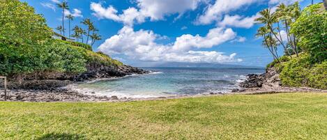 Beach nearby, sun-loungers, beach towels