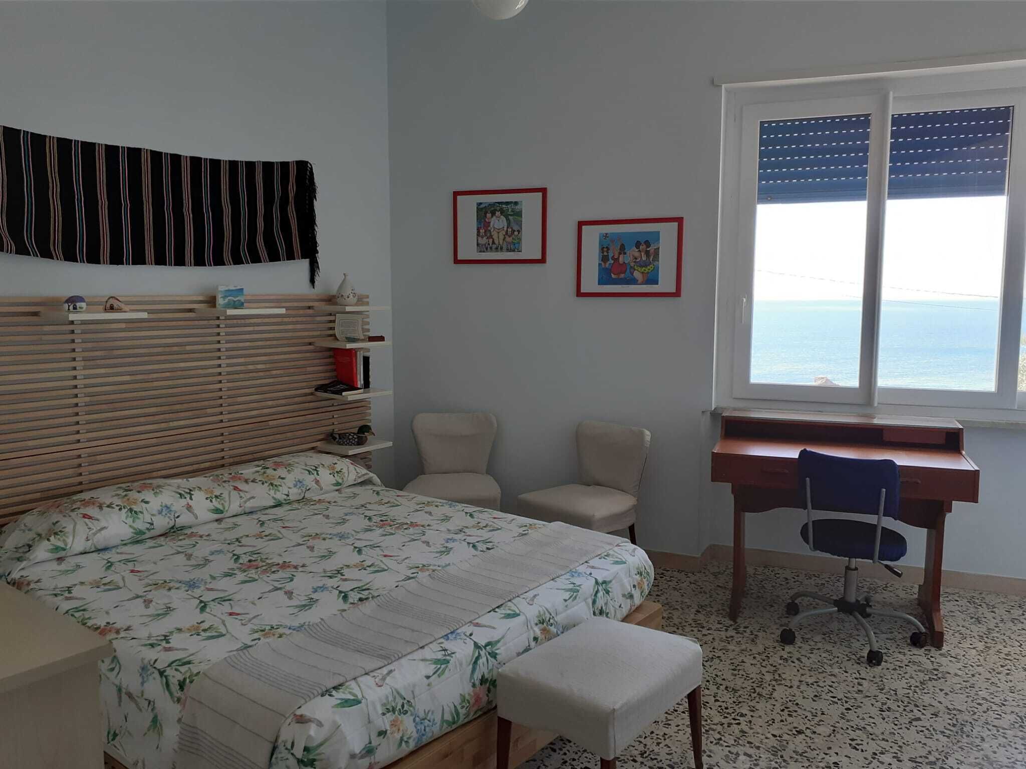 3 camere, una scrivania, ferro/asse da stiro, culla da viaggio