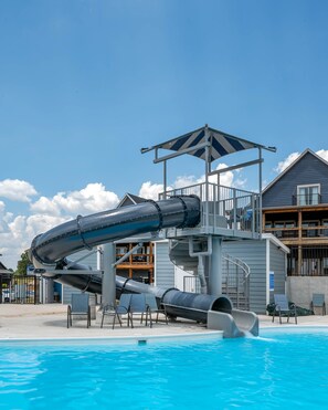 من حمّامات السباحة المغطاة، حمّام سباحة خارجي