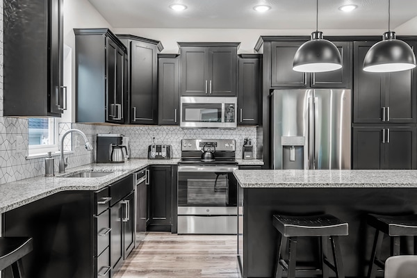 Kjøleskap, mikrobølgeovn, ovn og kokeplater