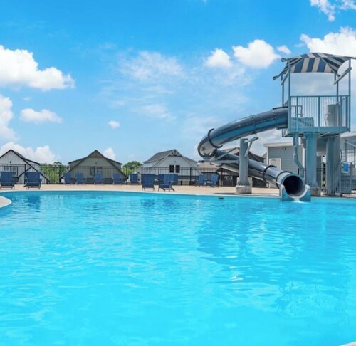 Relax & unwind at U52! 7 bed 7 bath. Beautiful new construction. 