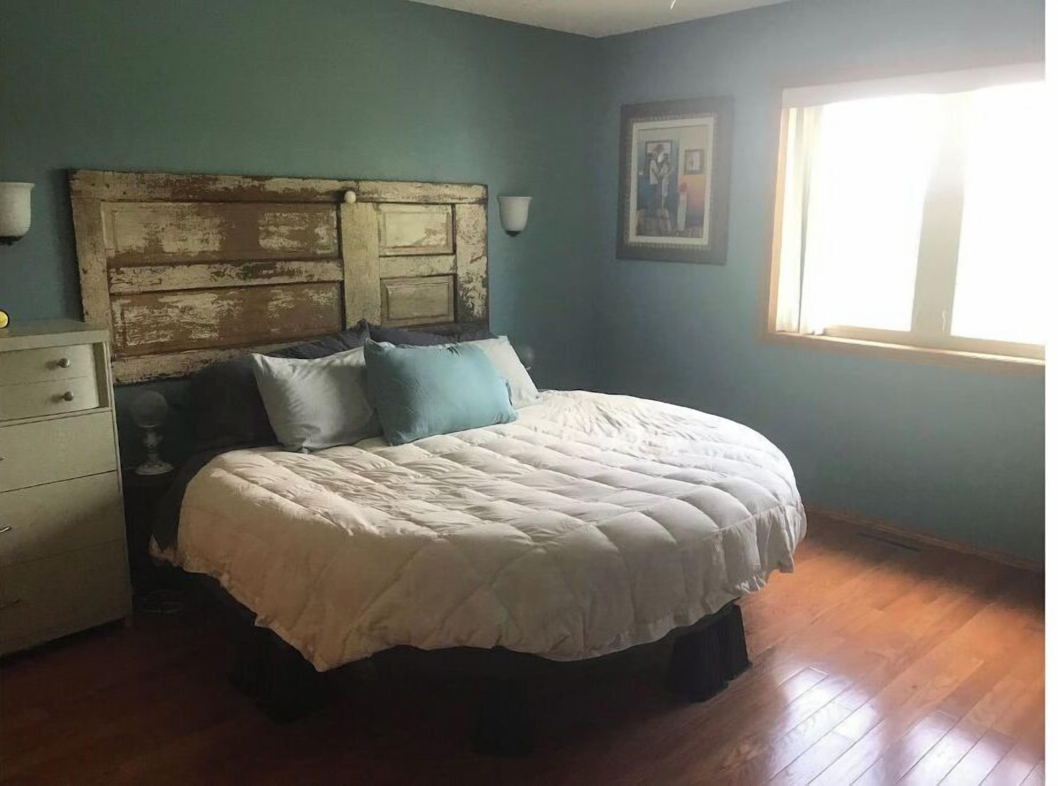 4 多间卧室、免费 WiFi、床单