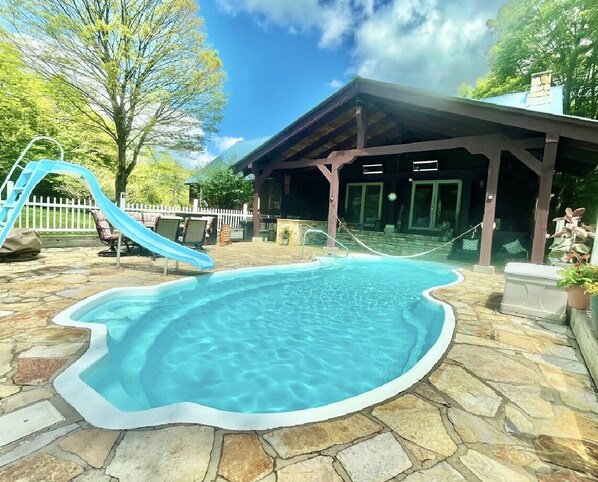 Outdoor pool, a heated pool