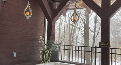 Private Adirondack Getaway. Close to Lake George and VT for winter activities.