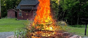 Private Adirondack Getaway. Stunning Fall Foliage. Close to Lake George and VT.