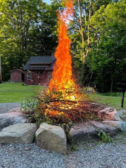 Private Adirondack Getaway. Stunning Fall Foliage. Close to Lake George and VT.