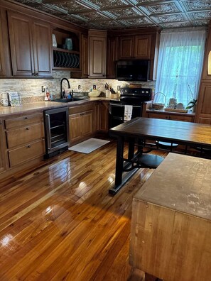Fridge, microwave, oven, stovetop - Private Adirondack Getaway. Close to hiking trails, fishing, public beach. (Clemons)