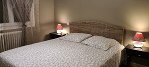 3 bedrooms, iron/ironing board, free WiFi, wheelchair access