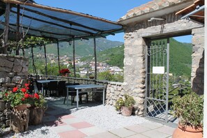Outdoor dining - Positano Double Room (Gragnano)