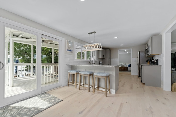 Kylskåp, mikrovågsugn, ugn och spishäll