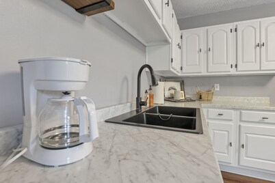 Peaceful + Private Home | Full Kitchen | Sleeps 4