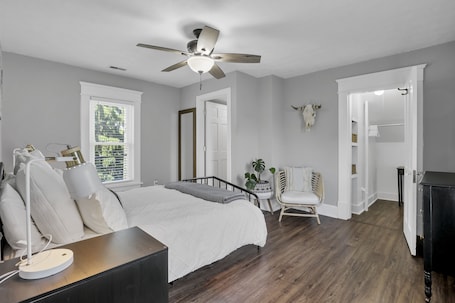 1 bedroom, desk, iron/ironing board, free WiFi. Peaceful + Private Home | Full Kitchen | Sleeps 4