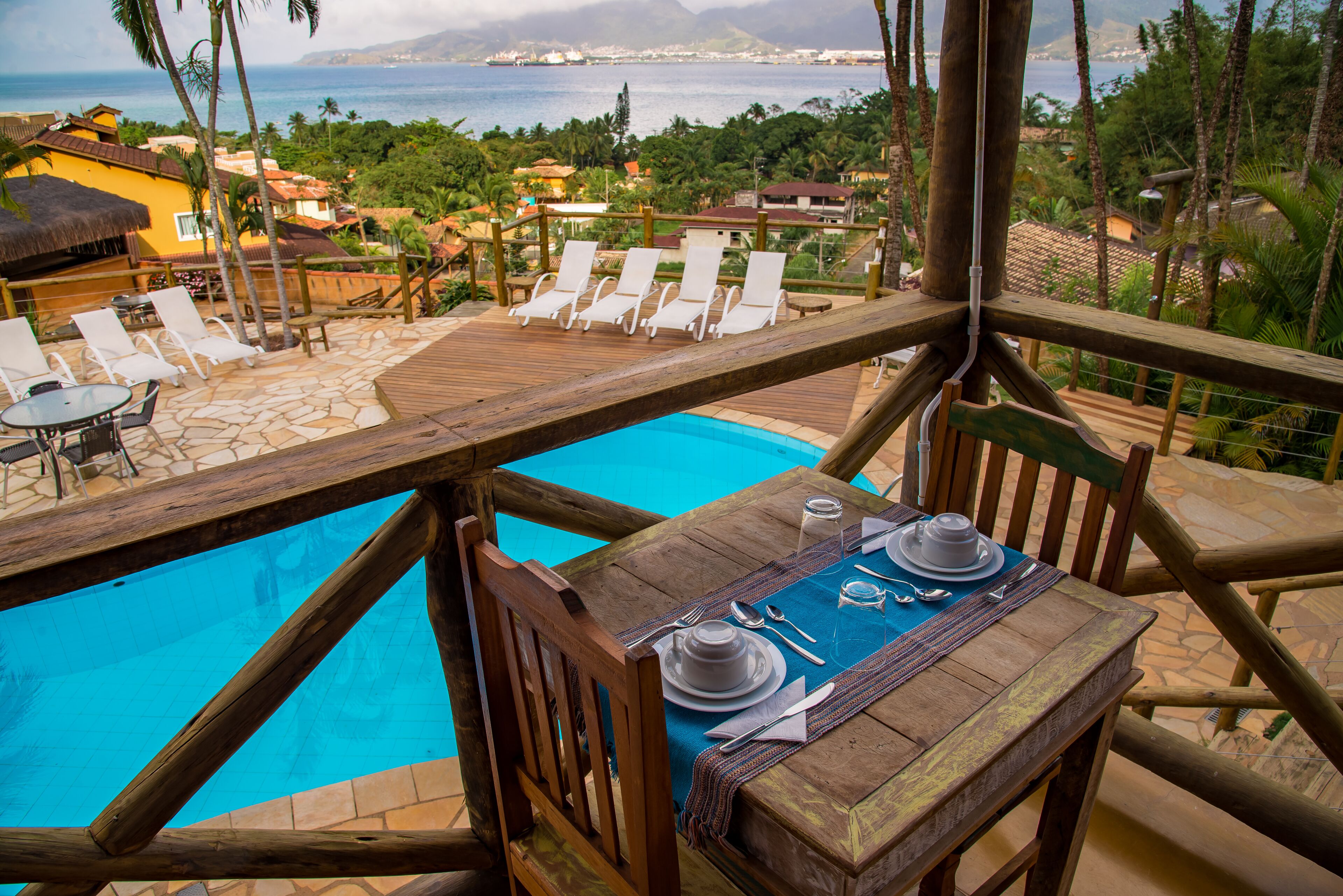 Café da manhã com buffet grátis todos os dias