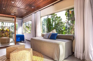 Master Externa | Roupas de cama antialérgicas, frigobar, cofres nos quartos