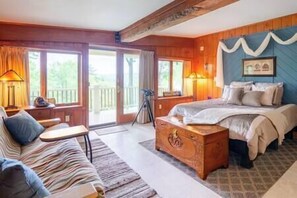 4 bedrooms, desk, iron/ironing board, free WiFi