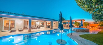 Grand Havasu Oasis with Free Heated Pool & Spa