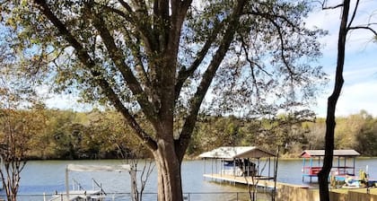 Pop's Lakefront Retreat.<br>Remodeled clean and comfortable.