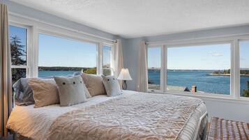 4 bedrooms, desk, iron/ironing board, travel crib