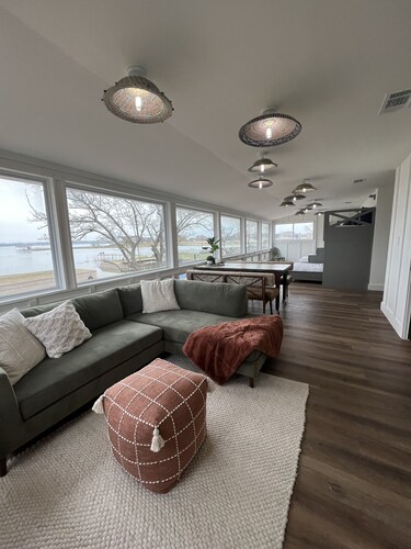 Lakehouse on Eagle Mountain - Family Fun or Pickleball Getaway! Full Remodel