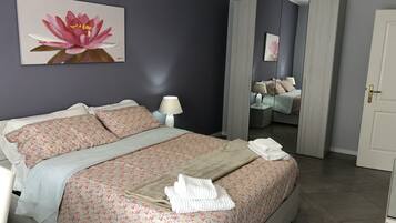 2 chambres, fer et planche à repasser, Wi-Fi gratuit, draps fournis