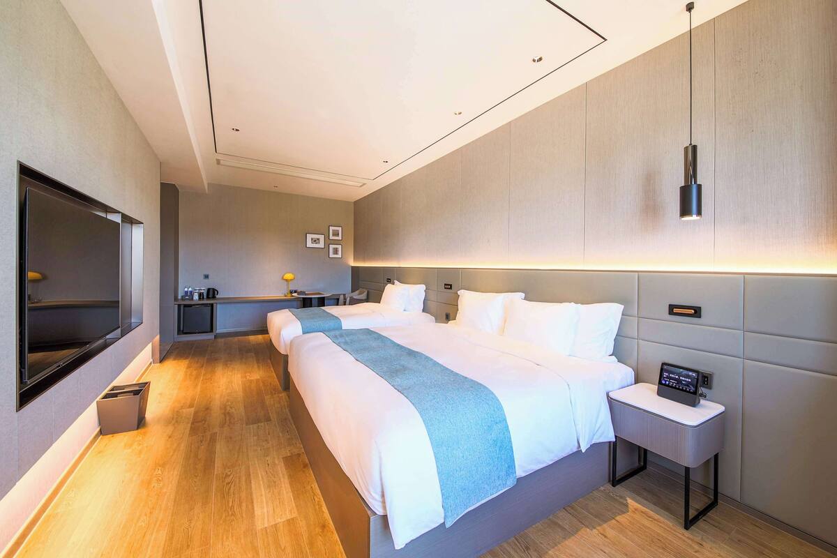 Kamar Keluarga, Beberapa Tempat Tidur, Bebas Asap Rokok (Premier) | Minibar, brankas, meja kerja, dan setrika/meja setrika