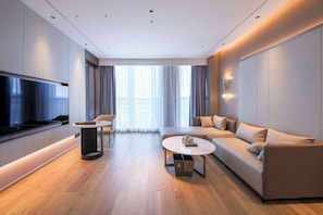 Minibar, in-room safe, desk, iron/ironing board