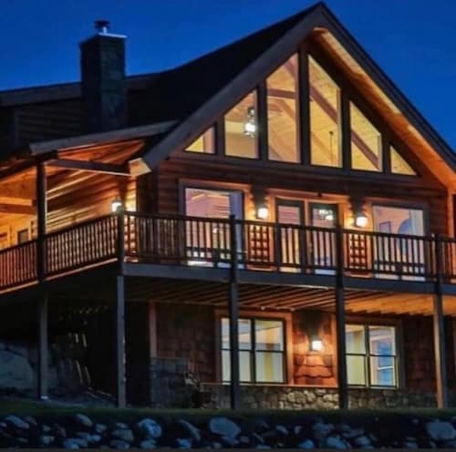 Mountain Ski House w/hot tub, wrap around deck, panoramic views!