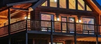 Mountain Ski House w/hot tub, wrap around deck, panoramic views!