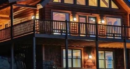Mountain Ski House w/hot tub, wrap around deck, panoramic views!
