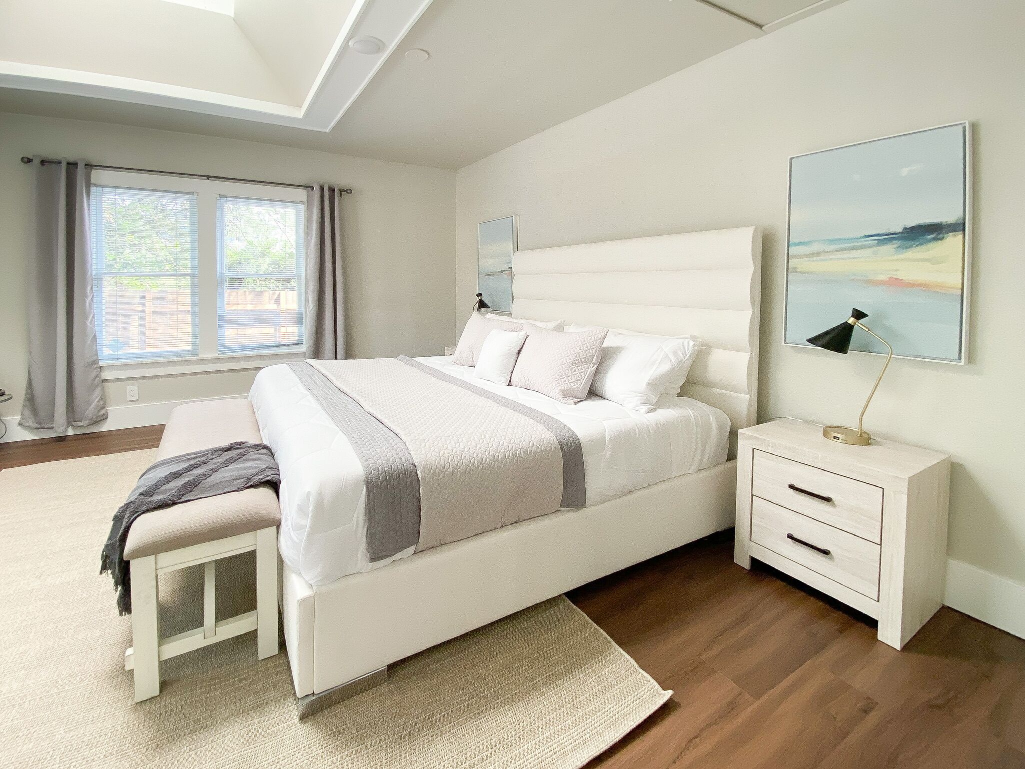 2 habitaciones, tabla de planchar con plancha y cuna de viaje 