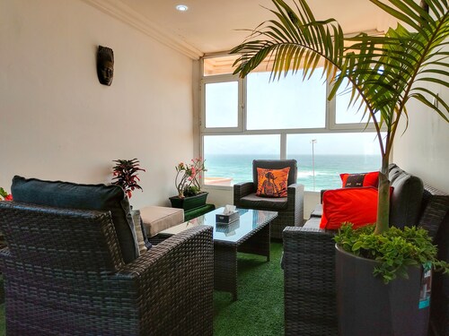 Luxurious 300 m2 apartment with sea view and Almadies terrace