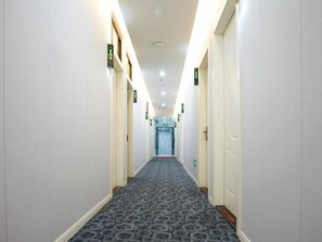 Interior - Shell Shanghai Tongji University Siping Road Campus Hotel (Shanghai)