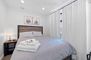 3 bedrooms, desk, iron/ironing board, free WiFi