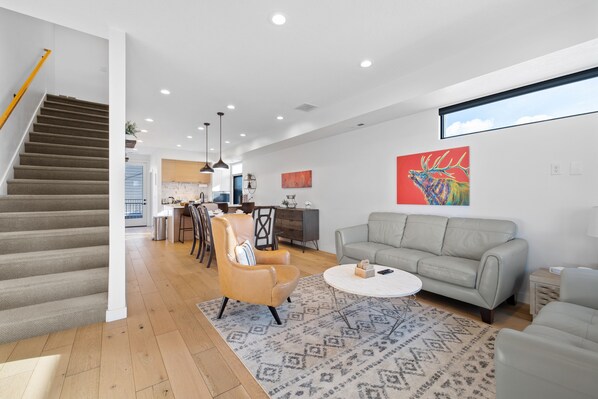 Smart TV, stereo, offices