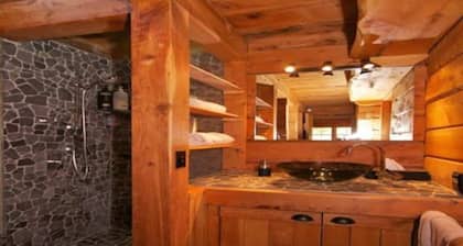 Gorgeous Log Cabin, Outdoor Bath & Mountain Views