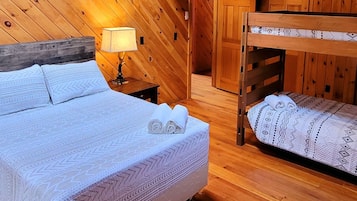 6 chambres, bureau, fer et planche Ă repasser, lit parapluie