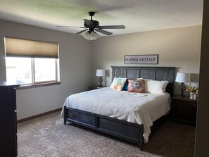 3 bedrooms, iron/ironing board, free WiFi, bed sheets - Bridges Bay Cabin#159 sleeps 8 (Arnolds Park)
