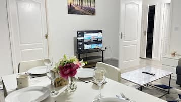 Comfort Apartment, Private Bathroom | Ruang Istirahat